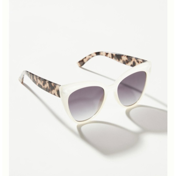 NWT HTF ANTHRO Two-Toned Cat-Eye Sunglasses (cream)